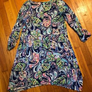 Lightly worn. Please note armpits are slightly blue, as shown in photo